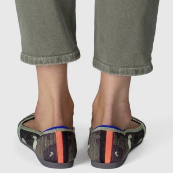 exc ROTHY'S olive green camo point flats 8.5 - Picture 2 of 7